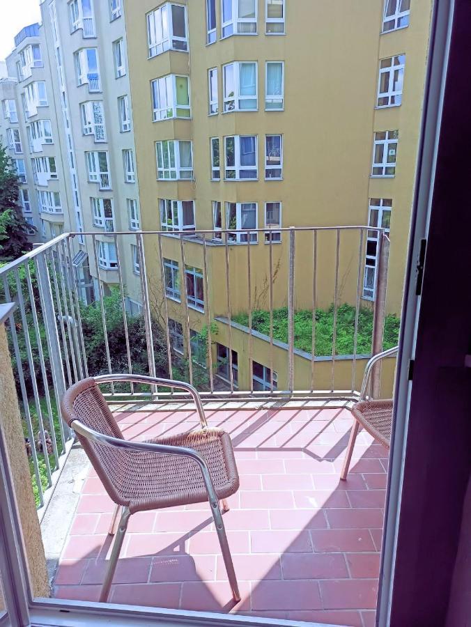 Puschkin Rooms Berlin Bagian luar foto