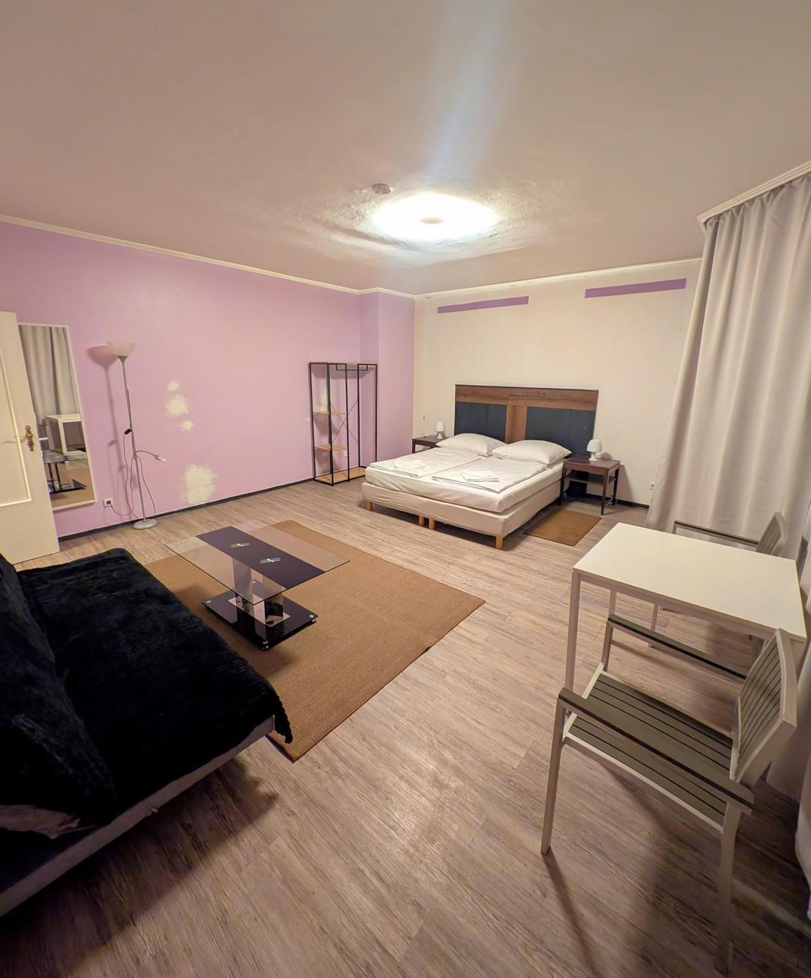 Puschkin Rooms Berlin Bagian luar foto
